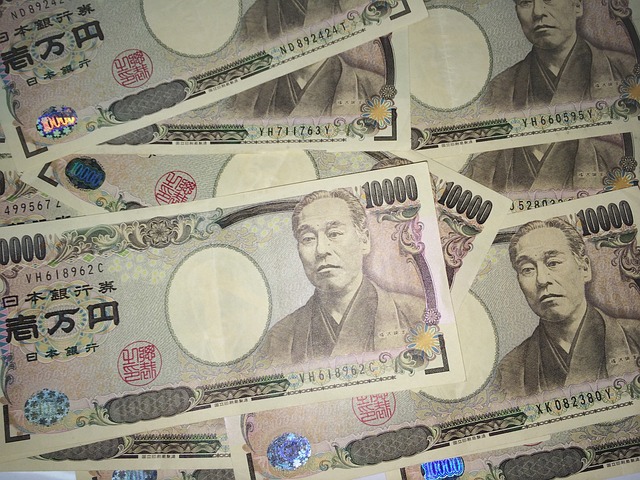 Many ¥10,000 bills
